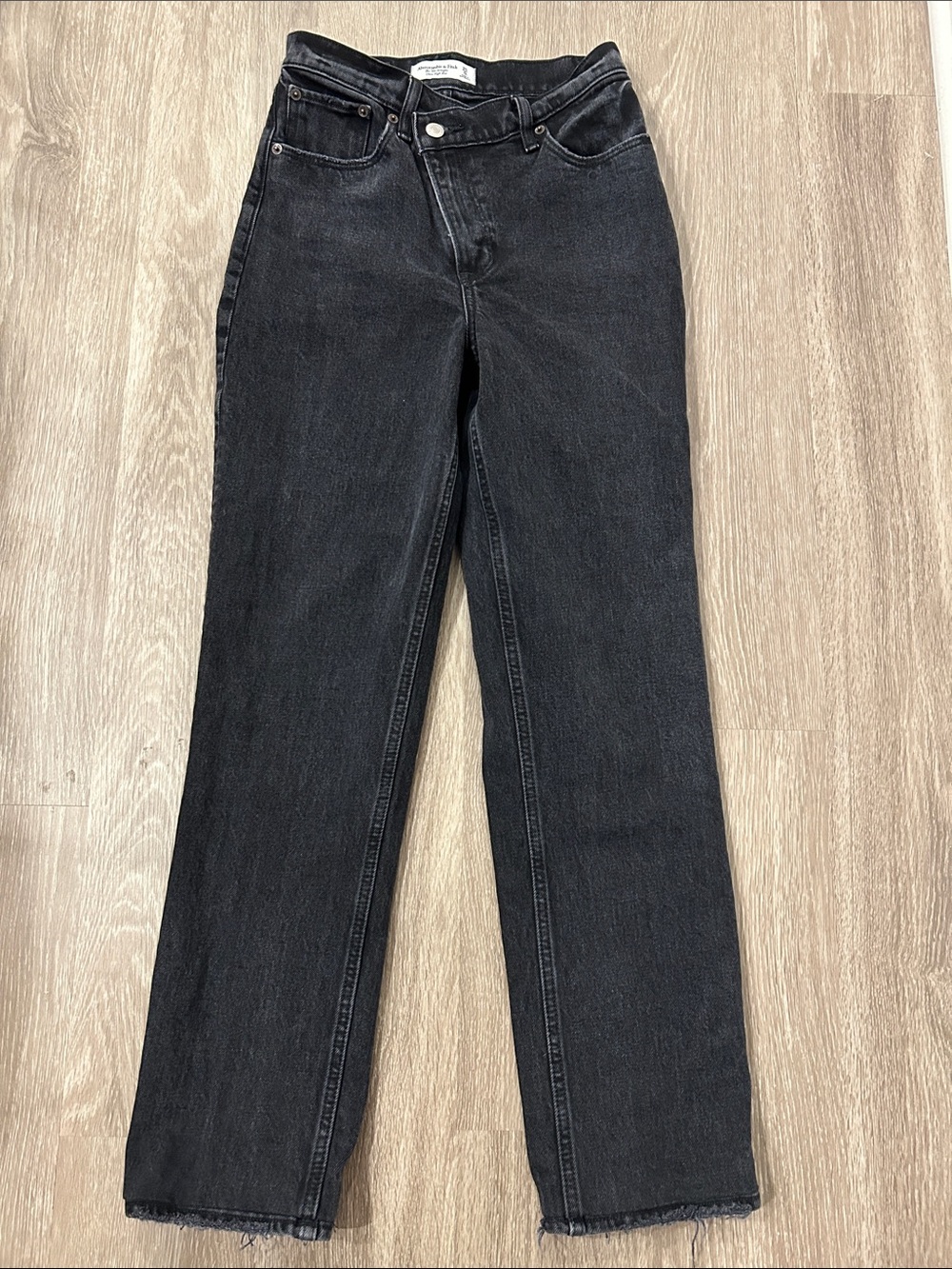 Abercrombie & Fitch - The ‘90s Straight Ultra High Rise Jeans